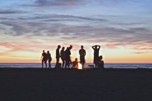 plays-a-bonfire-on-the-beach